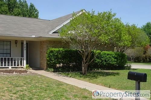 2nd image of 705 Clover Ln