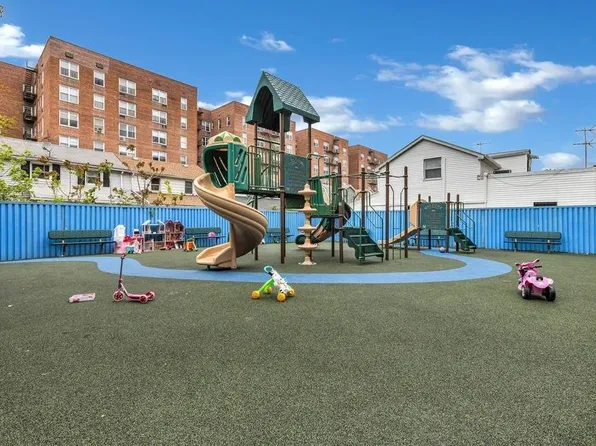 1237 Avenue Z image 3 of 6