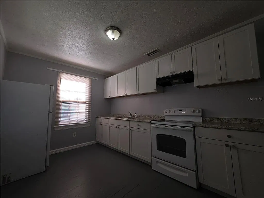 2 bed, 1.0 bath, 869 sqft, $1,065 — Photo 3