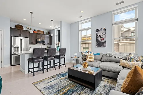 170 W Broadway Photo 1