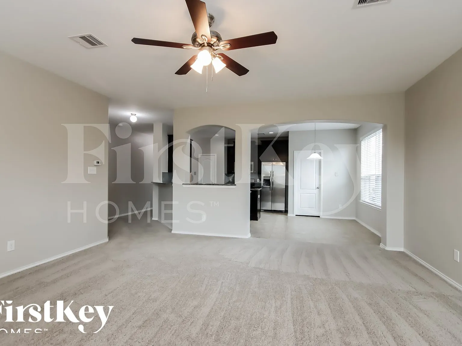 4 bed, 2.0 bath, 2624 sqft, $2,155 — Photo 3