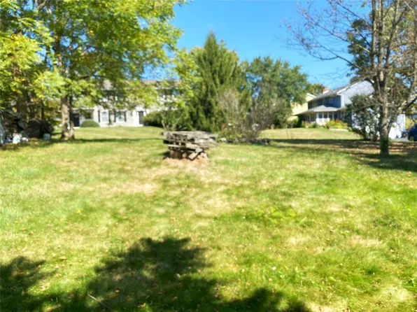 3 Winchester Dr, Endicott, NY 13760