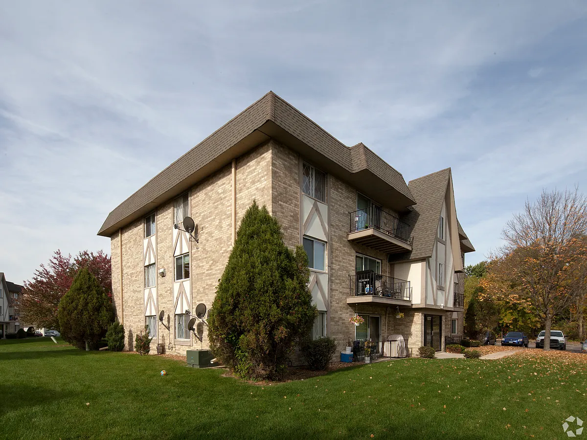 Building Photo - 10727 Green Meadows Dr #1D