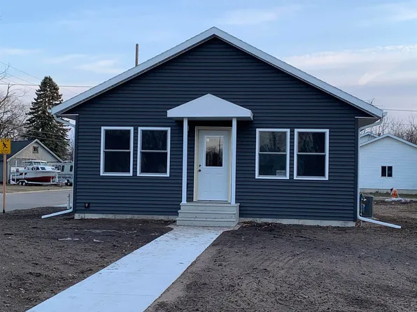 2905 Gilbert St, Marinette, WI 54143