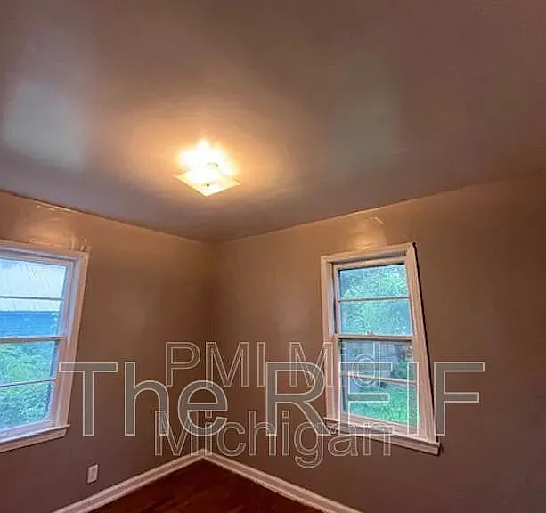 813 Alvord Ave — Photo 7