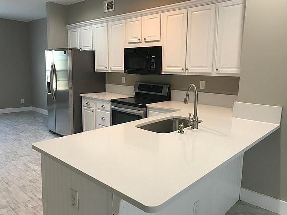 4th image of 707 Plum Ln