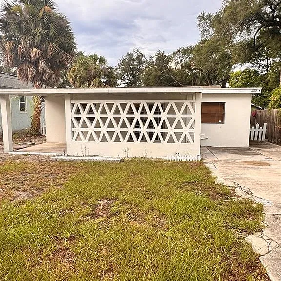209 W Emily St — Photo 1