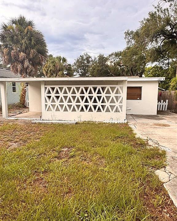 1st image of 209 W Emily St