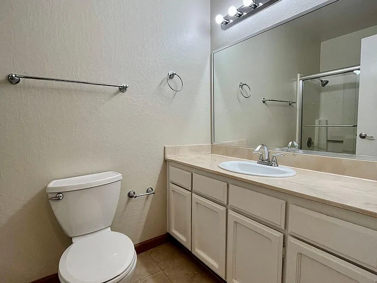 417 Eastgate Ln — Photo 12