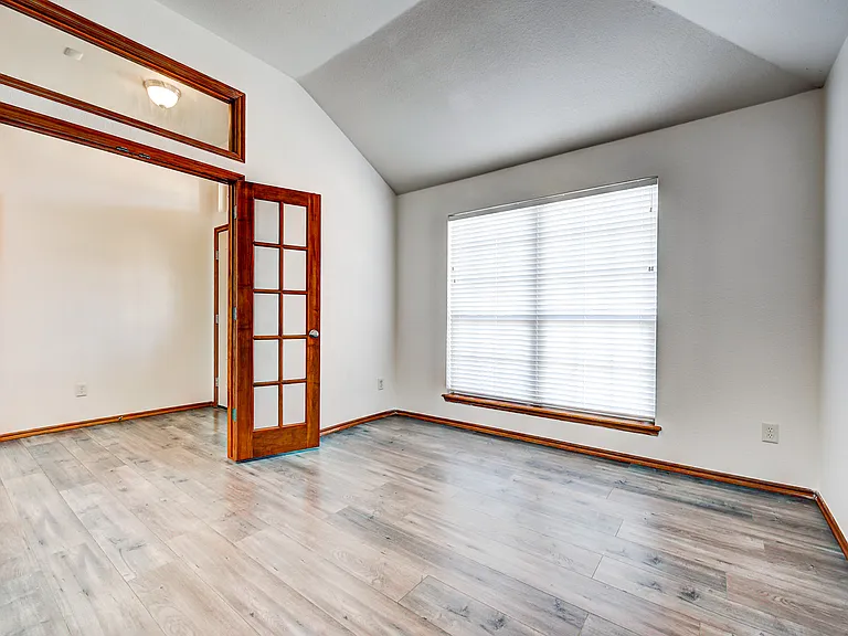 517 Lone Oak Dr — Photo 4