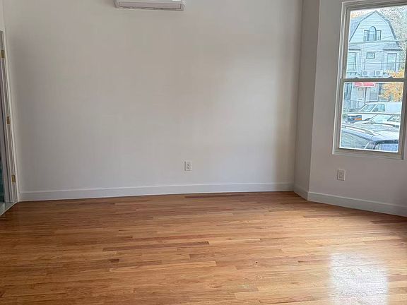 4th image of 8538 91st St Floor 1