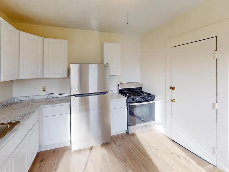 89 Hanover St #5 — Photo 2