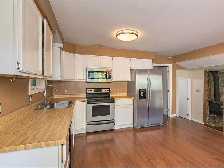 1325 Still Valley Rd — Photo 2