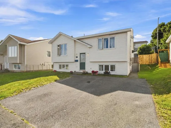 32 Greenspond Drive, St. John's, NL A1E5Z8