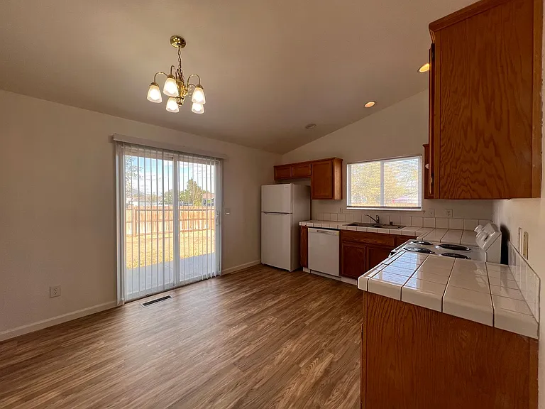 757 Tamsen Rd — Photo 3