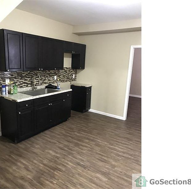 2nd image of 6044 Cedar Ave