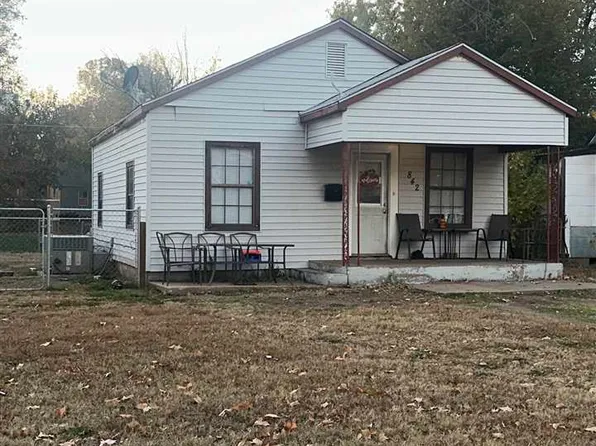 842 N 2nd St, Ponca City, OK 74601
