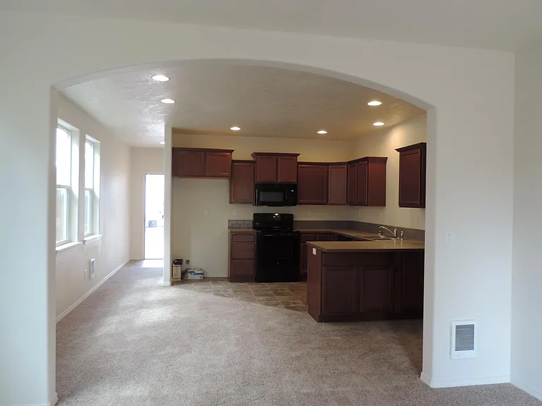3030 SW Juniper Ave — Photo 3
