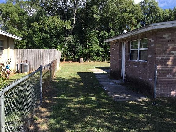 3rd image of 4621 Daughtry Blvd E