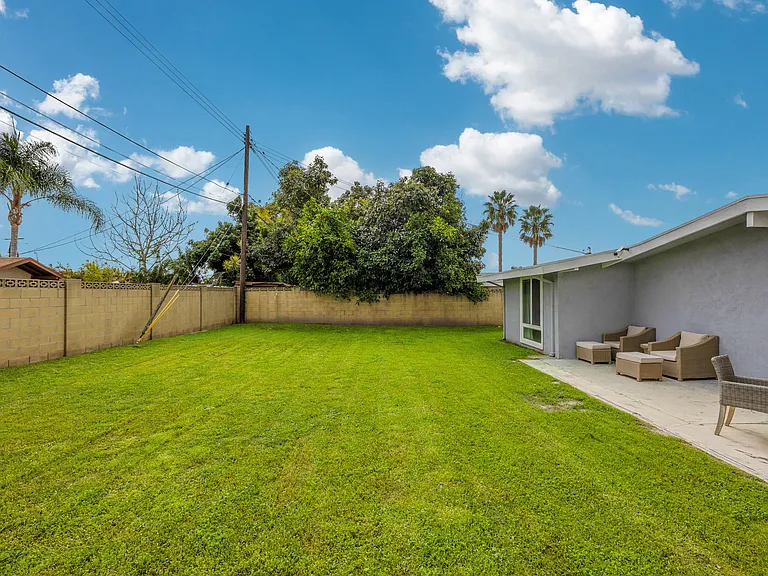 9582 Parade St — Photo 12