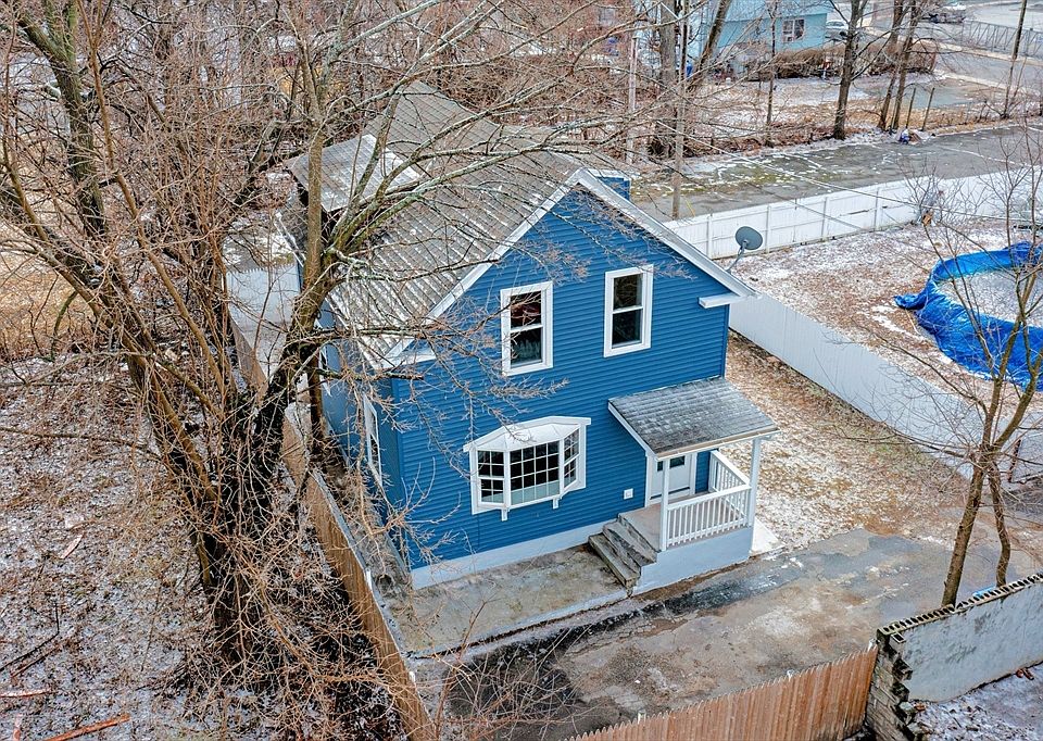 1st image of 11 Carpenter Ct