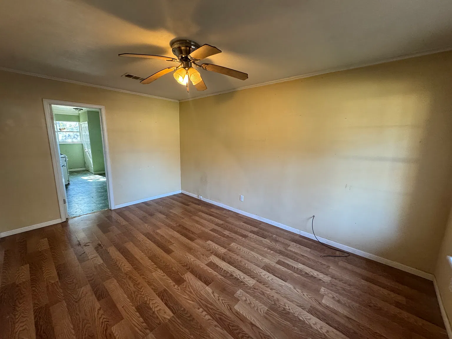3 bed, 1120 sqft, $725 — Photo 2