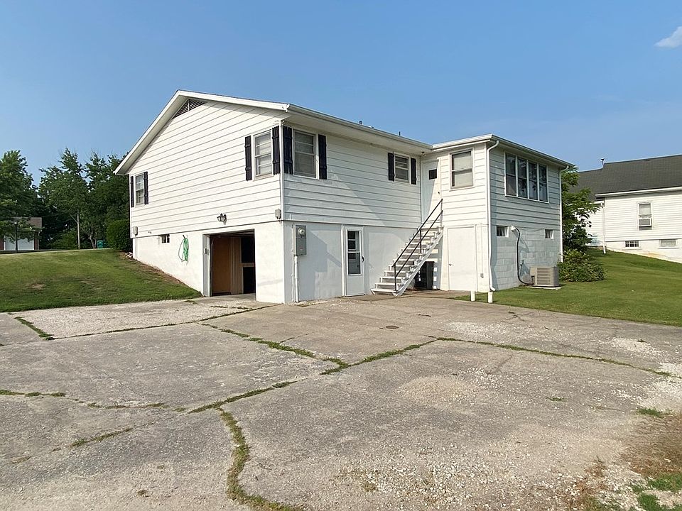 2nd image of 910 Sunset Dr