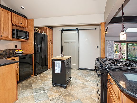 Kitchen w/skylight
