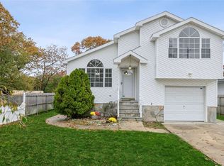 251 Mooney Pond Rd, Selden, NY 11784