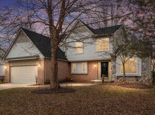 1095 Drakeshire Dr, Commerce Township, MI 48390