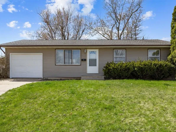280 Alma Dr NW, Cedar Rapids, IA 52405