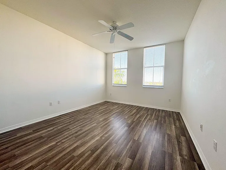 2421 NE 65th St #601 — Photo 5