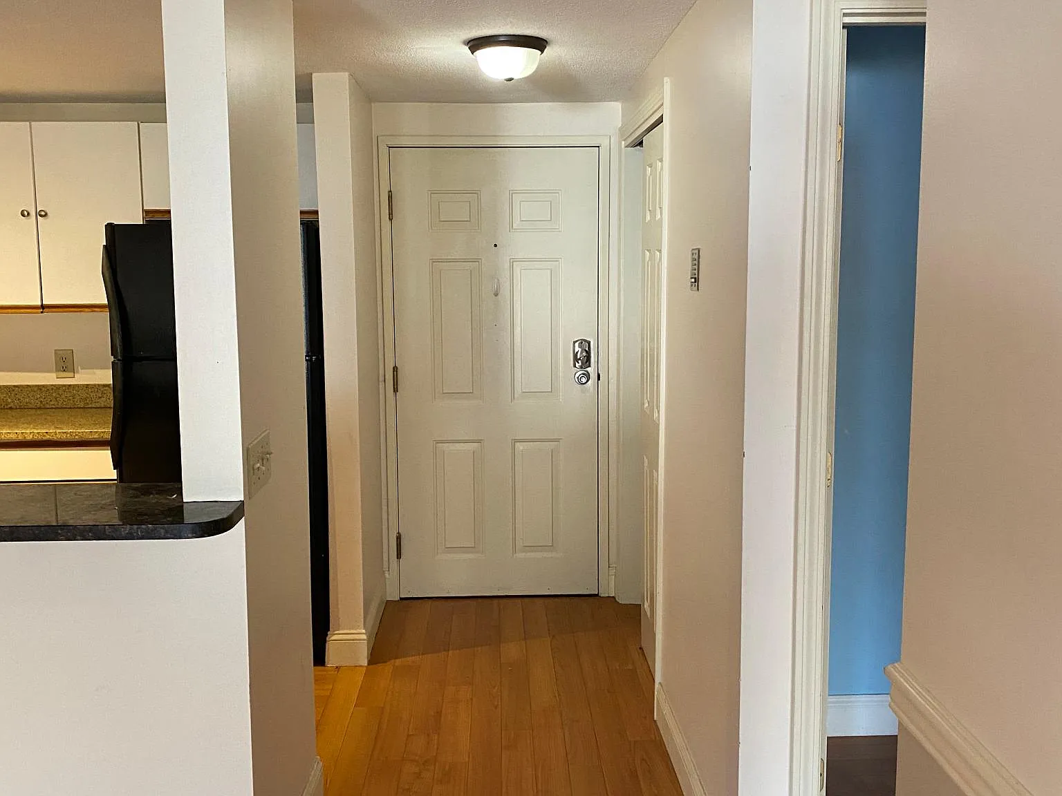 2 bed, 980 sqft, $1,800 — Photo 2