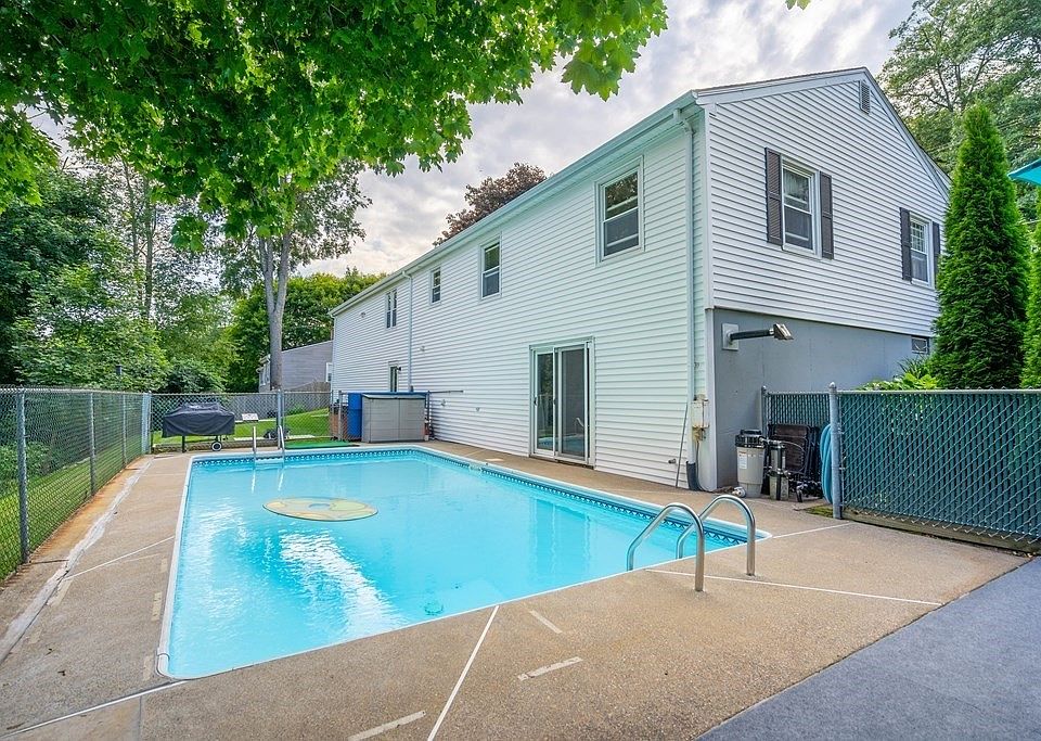 427 Dennison Dr, Southbridge, MA 01550 Zillow