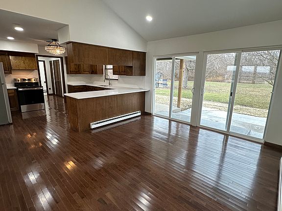 2nd image of 60 W Dupont Rd