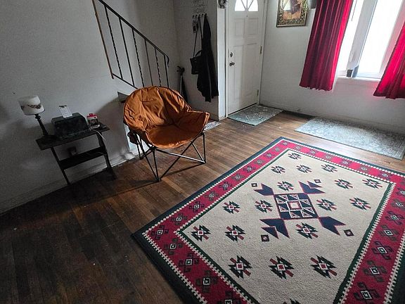 4th image of 2278 Holt Ave