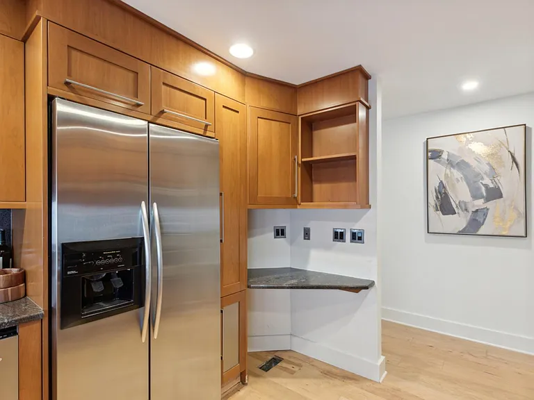 372 W Brown St #3 — Photo 20