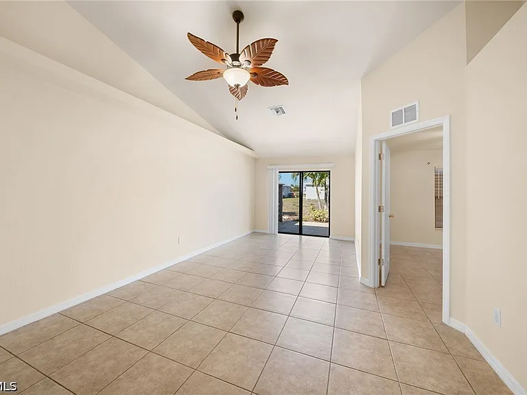 2820 SW 7th Pl — Photo 8