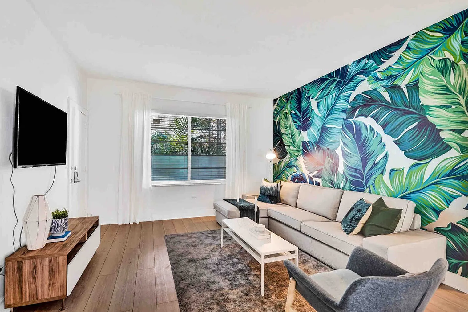 2 bed, 1.0 bath, 1001 sqft, $8,561 — Photo 1