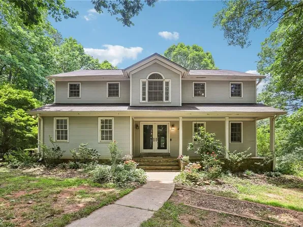 1319 Crumbley Rd, McDonough, GA 30252