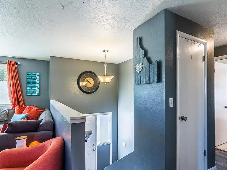 2923 N Coventry Pl — Photo 4