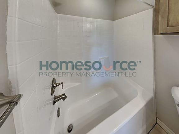 4th image of 305 Starshine Dr