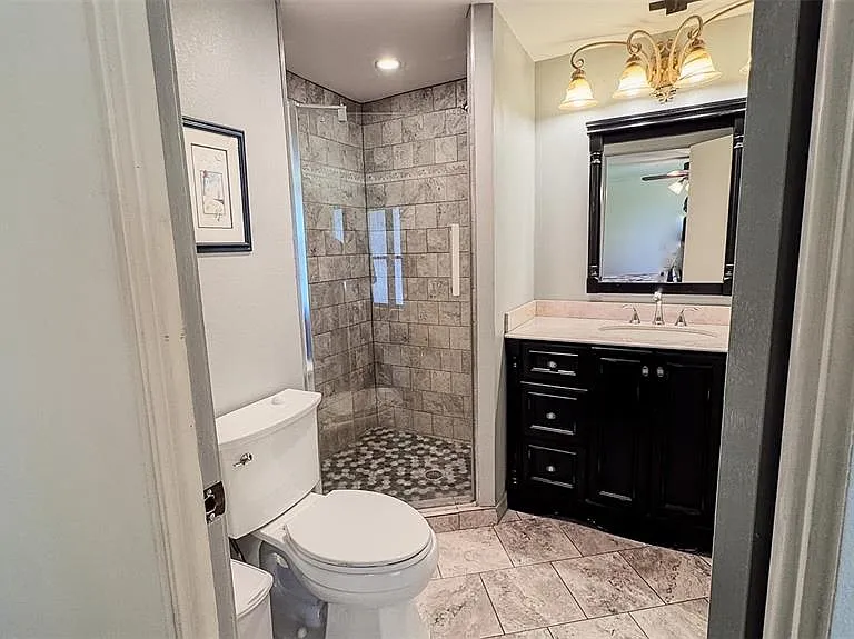 3895 Conine Dr E — Photo 8