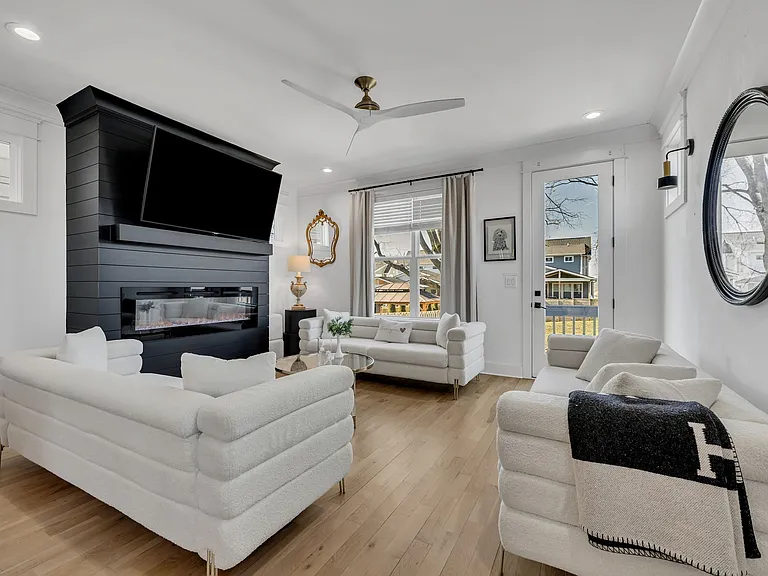 611B James Ave — Photo 8