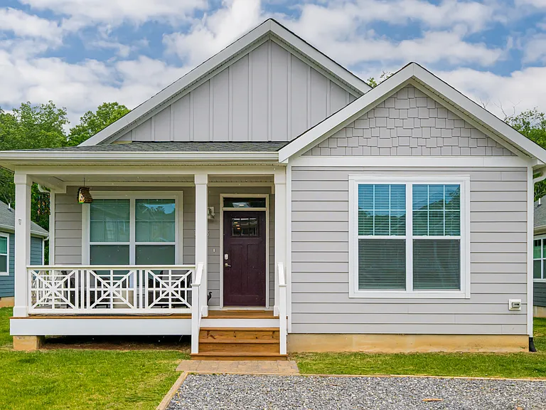 1208 Seven Sisters Ln — Photo 1