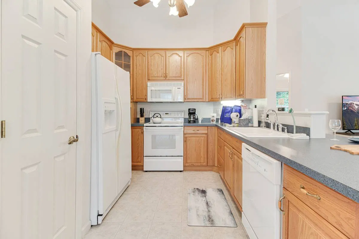 3 bed, 1536 sqft, $2,240 — Photo 3