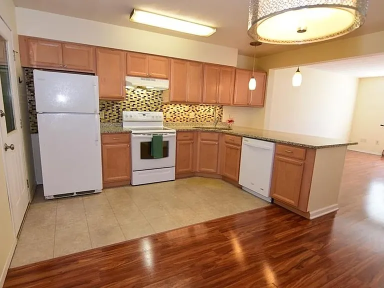2095 Mary Ellen Ln — Photo 7