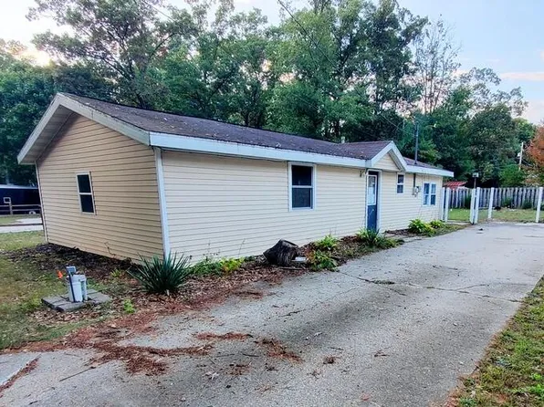 2137 E Oak St, Newaygo, MI 49337