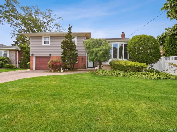 826 Beckman Drive, North Bellmore, NY 11710