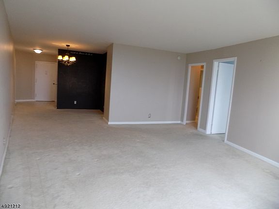 5th image of 1 Claridge Dr APT 700
